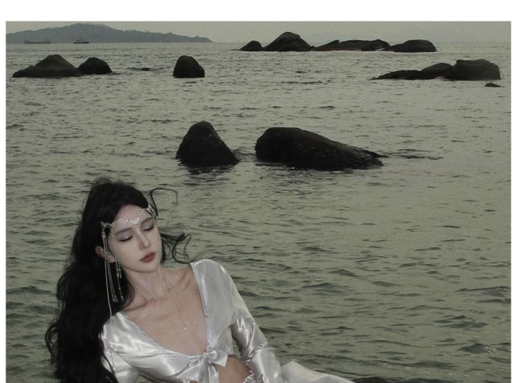 Long-Sleeve Cutout Maxi V-Neck Dress A-Line