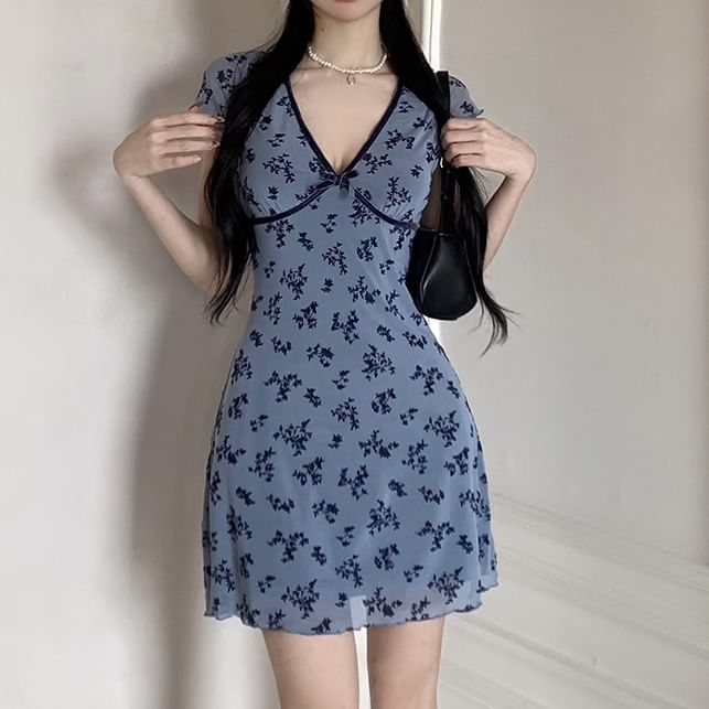 Short-Sleeve V-Neck Floral Print Mini Bodycon Dress