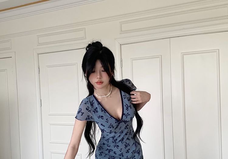 Short-Sleeve V-Neck Floral Print Mini Bodycon Dress