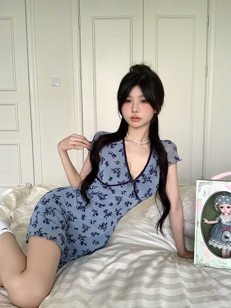 Short-Sleeve V-Neck Floral Print Mini Bodycon Dress