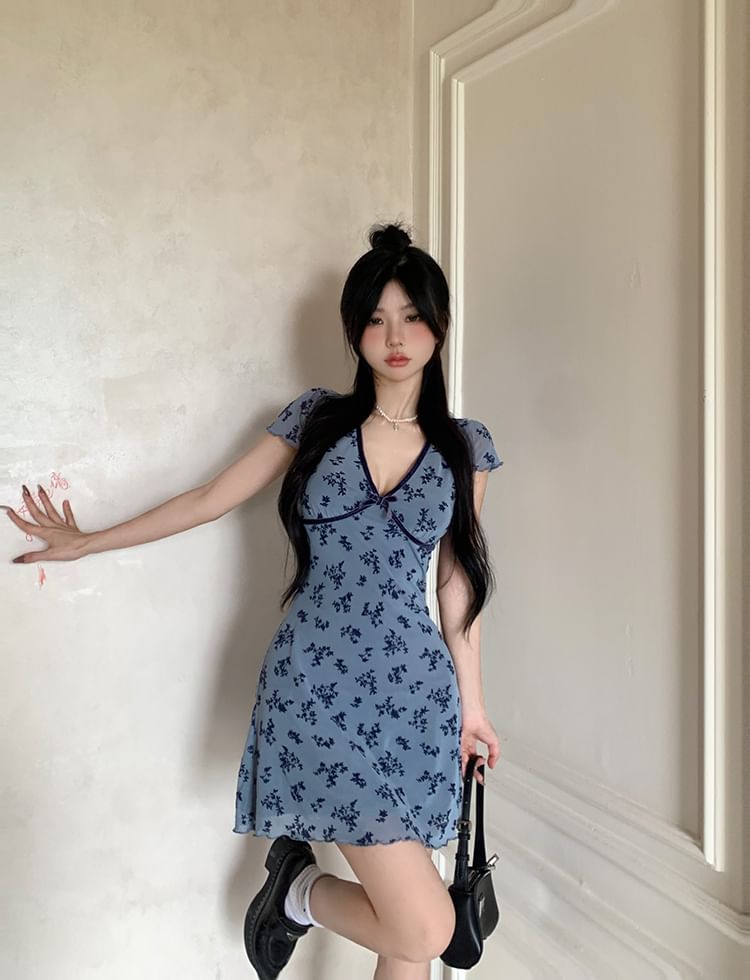 Short-Sleeve V-Neck Floral Print Mini Bodycon Dress