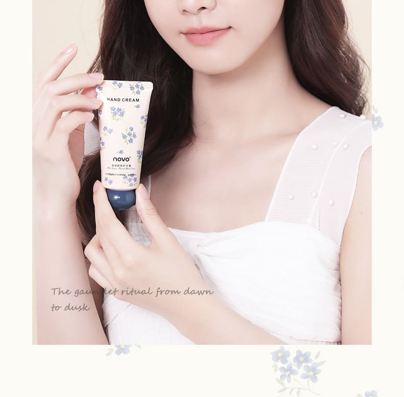 Blue Copper Peptide / Vitamin C / Ceramide Hand Cream Egirldoll