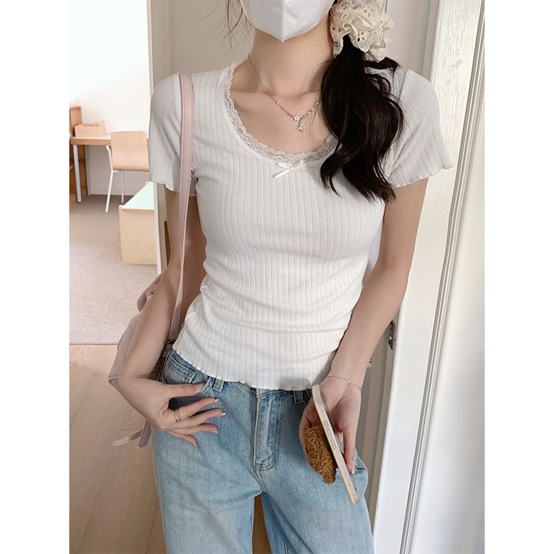 Scoop Neck Lace-Trim Crop Tee Slim Fit