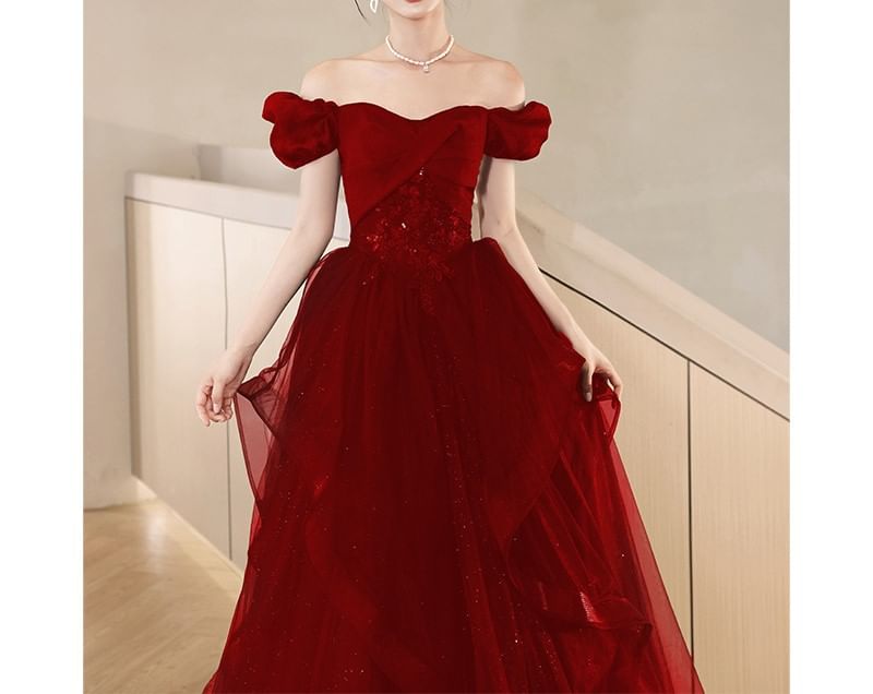 Puff-Sleeve Sweetheart-Neckline Sequined A-Line Mesh Evening Gown
