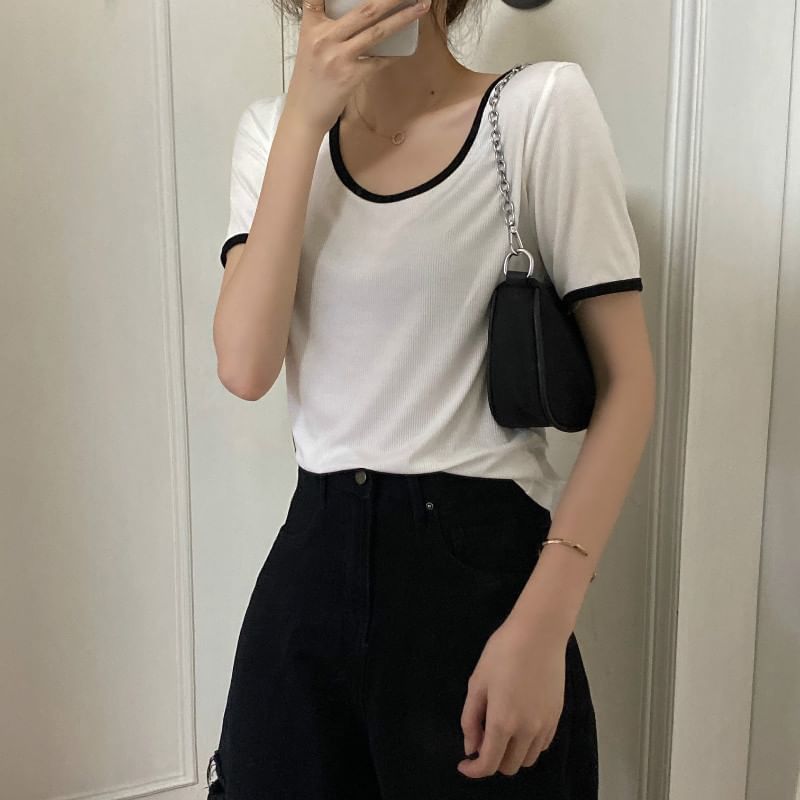 Short-Sleeve Scoop Neck Plain Contrast Trim T-Shirt