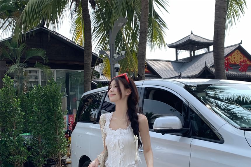 High Rise Plain Maxi A-Line Skirt / Lace Trim Tank Top