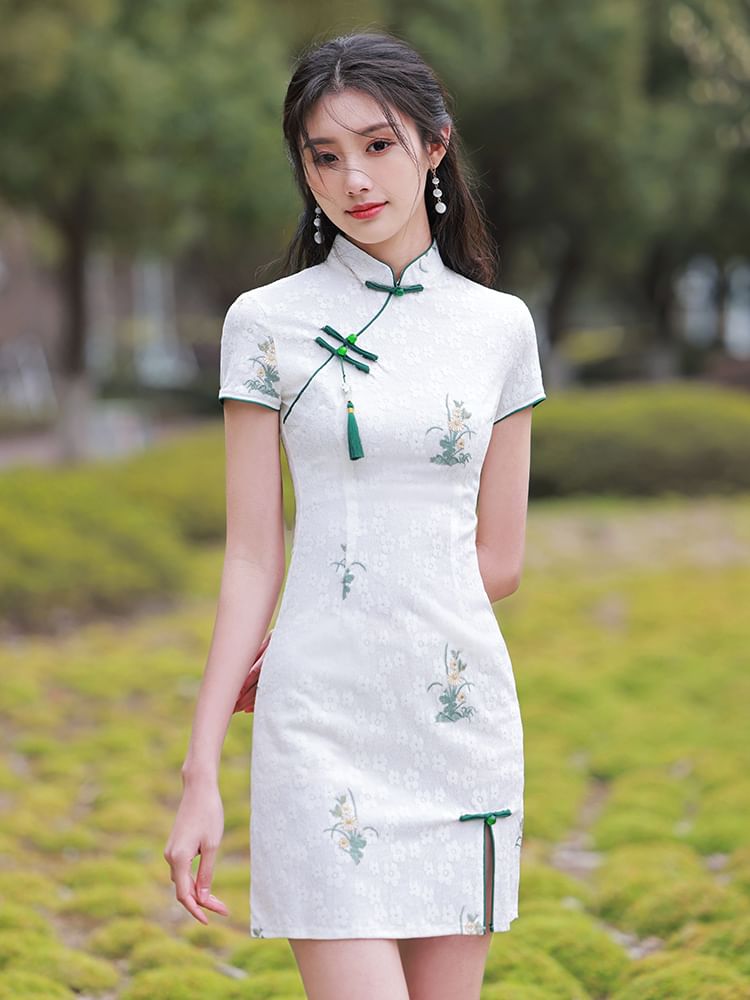 Short-Sleeve Floral Embroidered Slit Lace Mini Sheath Qipao