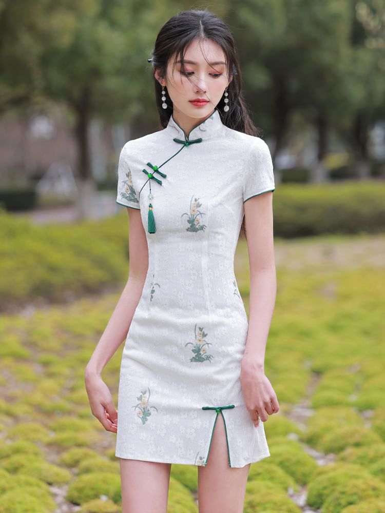 Short-Sleeve Floral Embroidered Slit Lace Mini Sheath Qipao