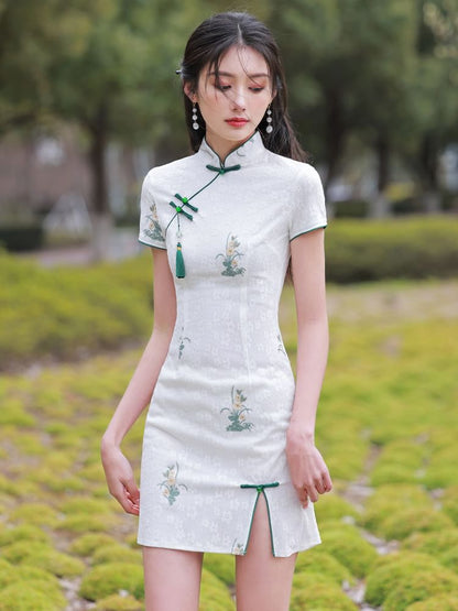 Short-Sleeve Floral Embroidered Slit Lace Mini Sheath Qipao