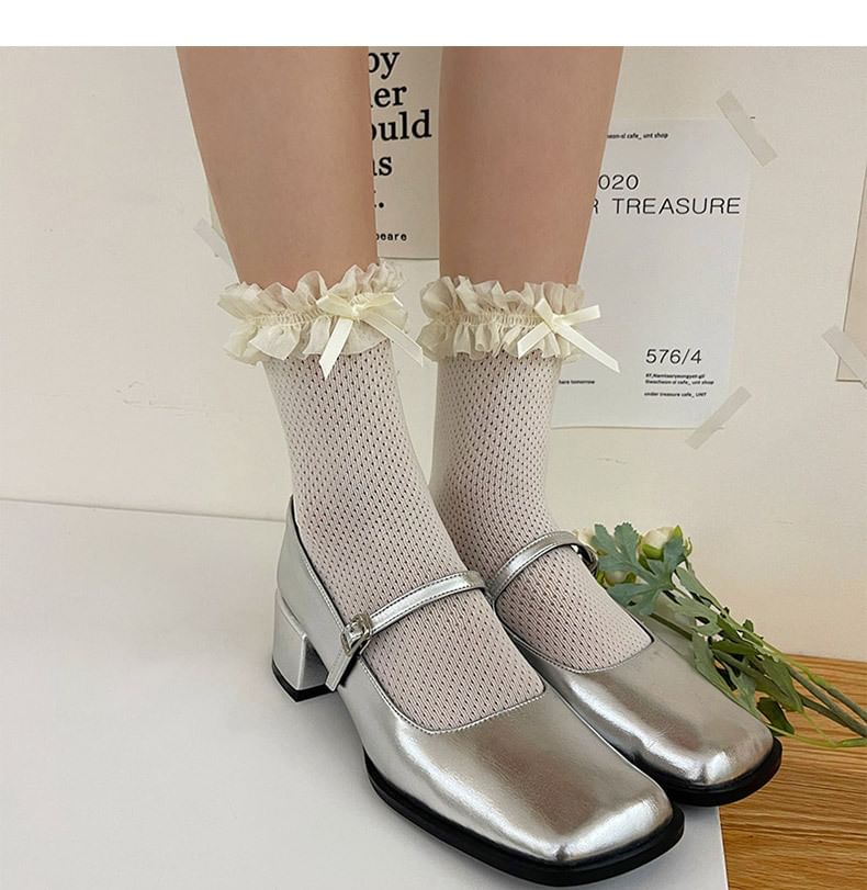 Bow Frill Trim Perforated Socks