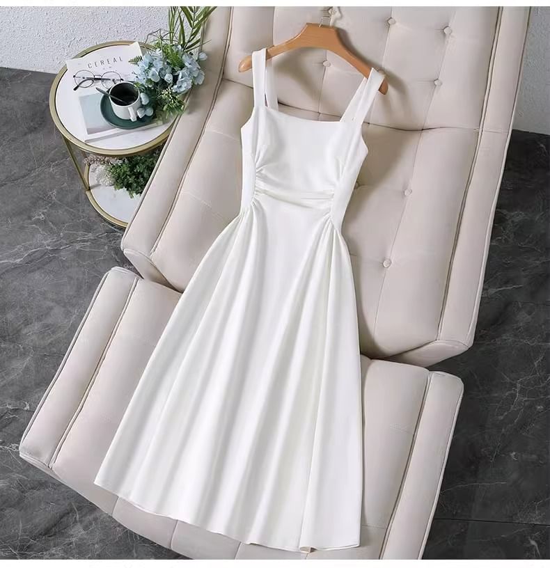 Sleeveless Scoop Neck A-Line Maxi Gown