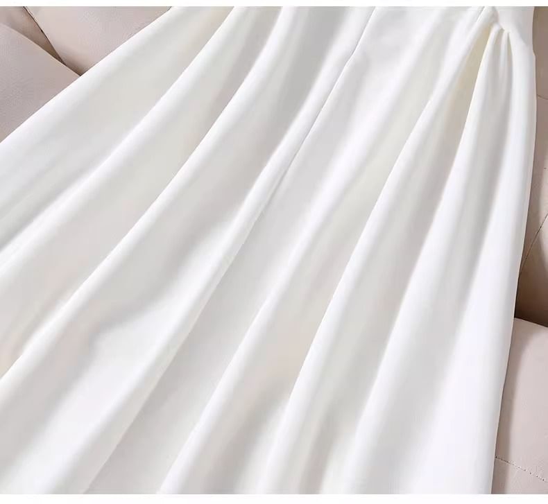 Sleeveless Scoop Neck A-Line Maxi Gown