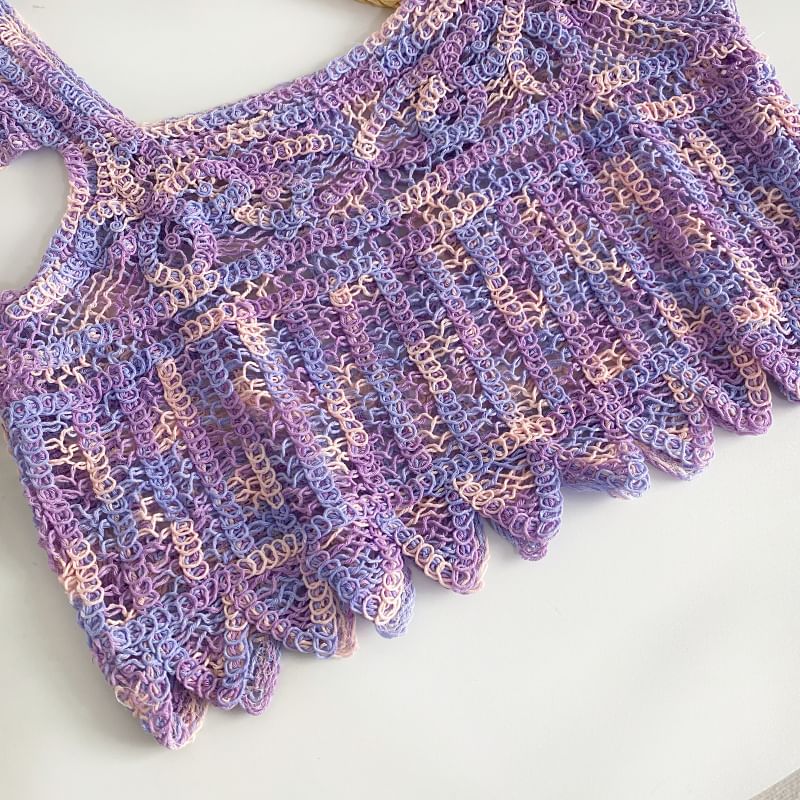 Haut court sans manches en crochet