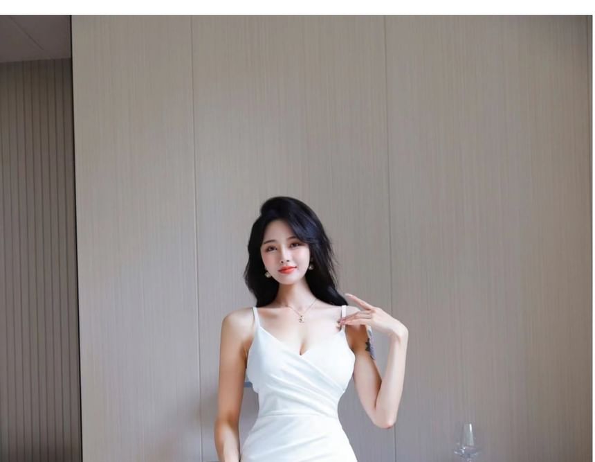 Mermaid Slit Plain Spaghetti Strap Gown V-Neck Evening