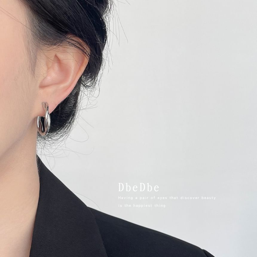 Twisted Alloy Ear Cuff