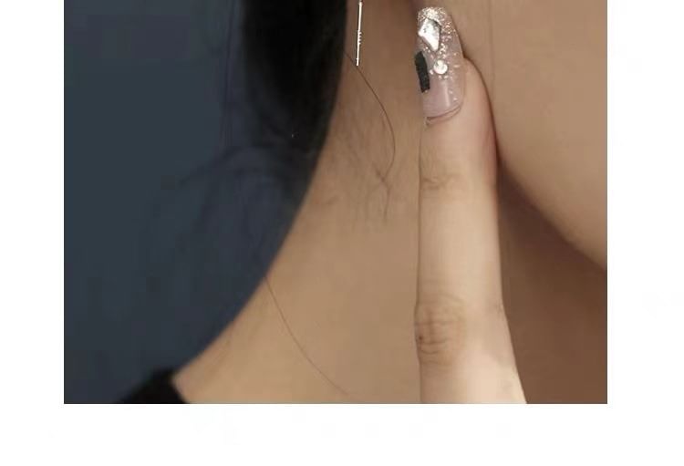 Asymmetrical Leaf Ear Stud