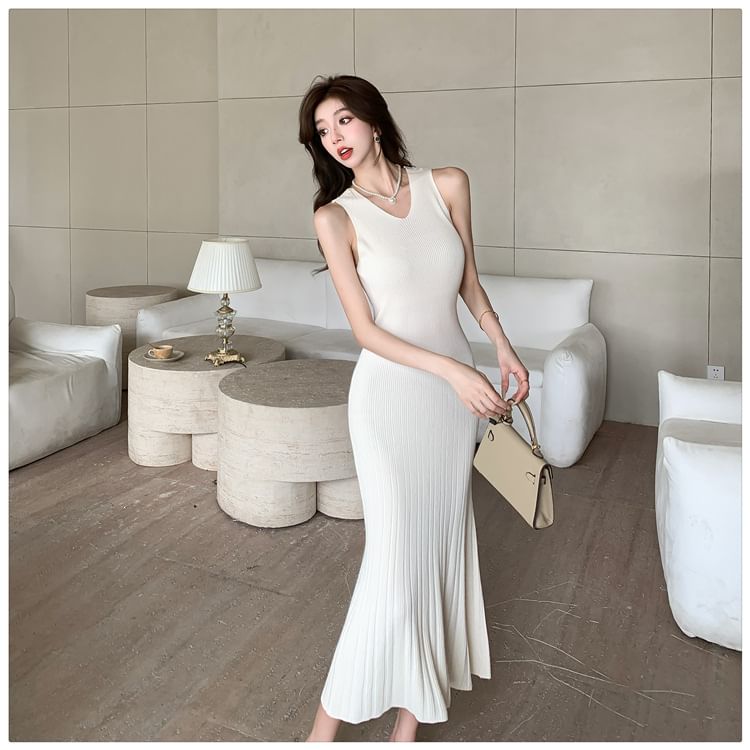 Sleeveless V-Neck Plain Midi Knit Sheath Dress