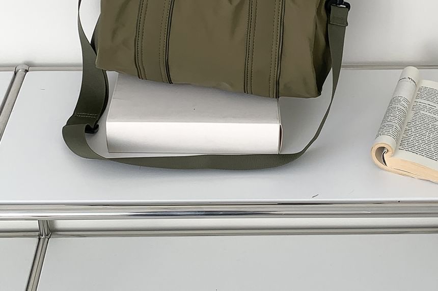 Plain Nylon Barrel Bag
