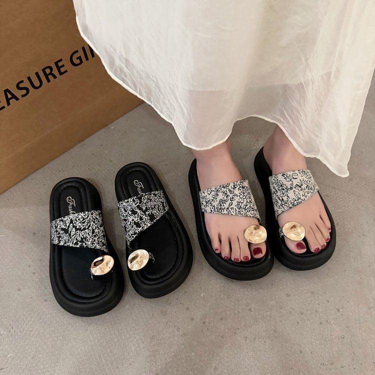 Platform Floral Print Metal Accent Toe Loop Slide Sandals