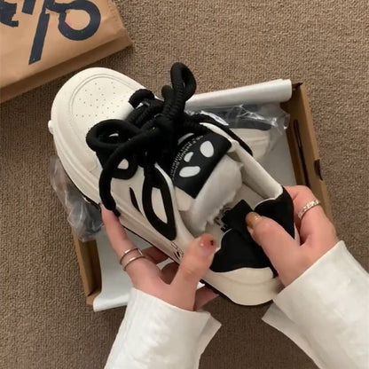 Plateau-Sneakers mit Kontrastbesatz