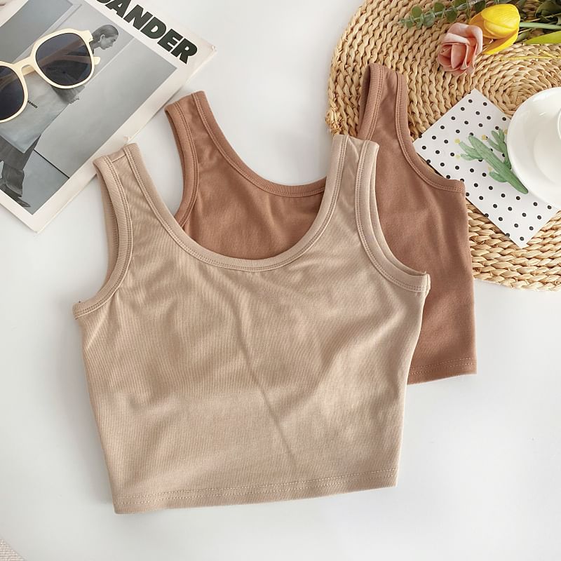 Kurzes Tanktop mit U-Ausschnitt und schlichtem Schnitt