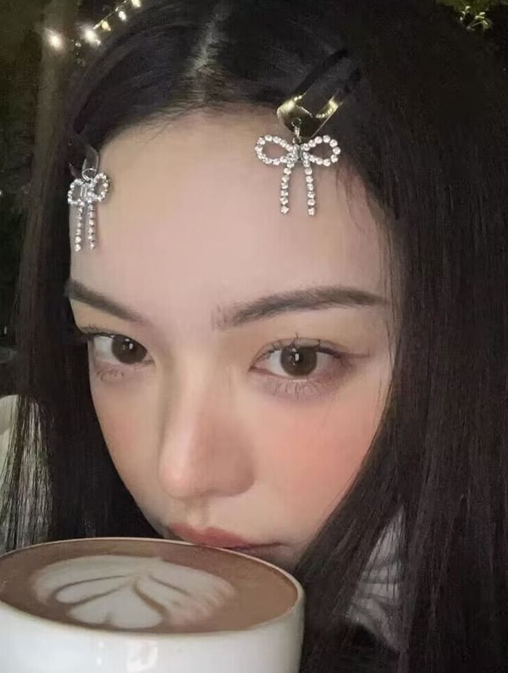 Bow Rhinestone Alloy Hair Clip