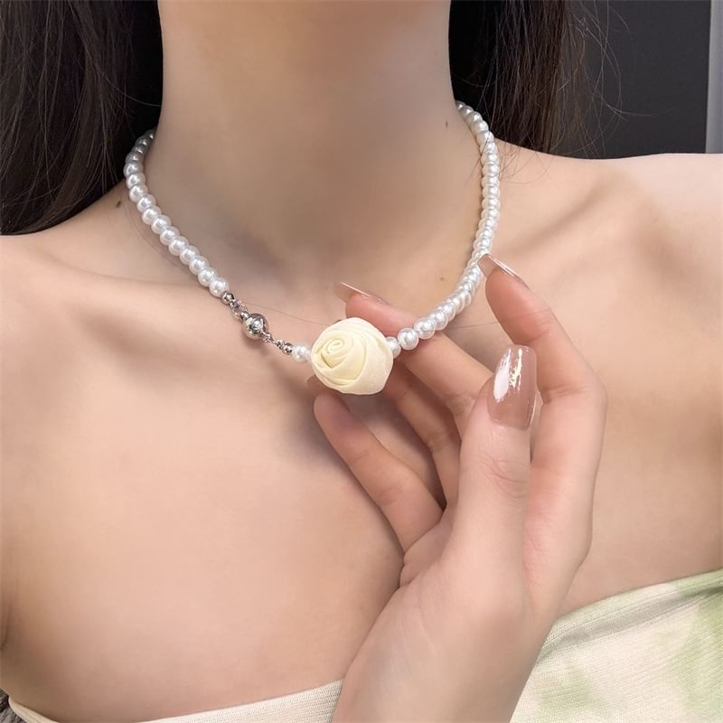 Floral Faux Pearl Necklace