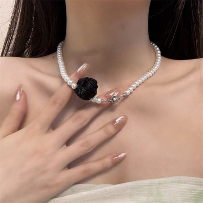 Floral Faux Pearl Necklace