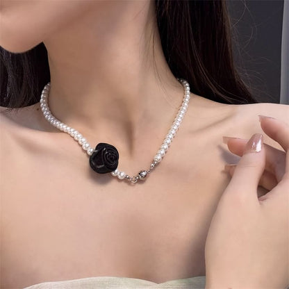 Floral Faux Pearl Necklace