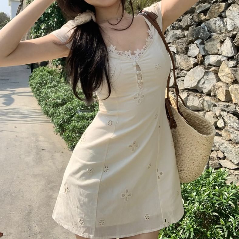 Cap-Sleeve V-Neck Plain Lace Panel Buttoned Eyelet Mini A-Line Dress / Maxi Mermaid Dress