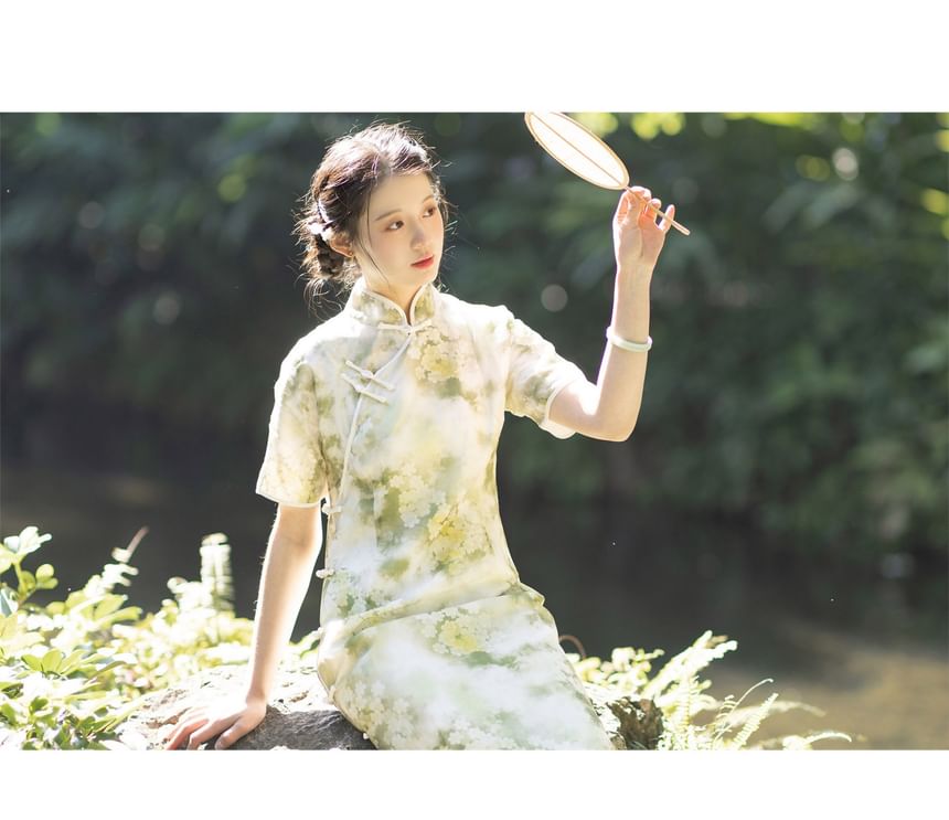 Short-Sleeve Floral Print Midi Qipao