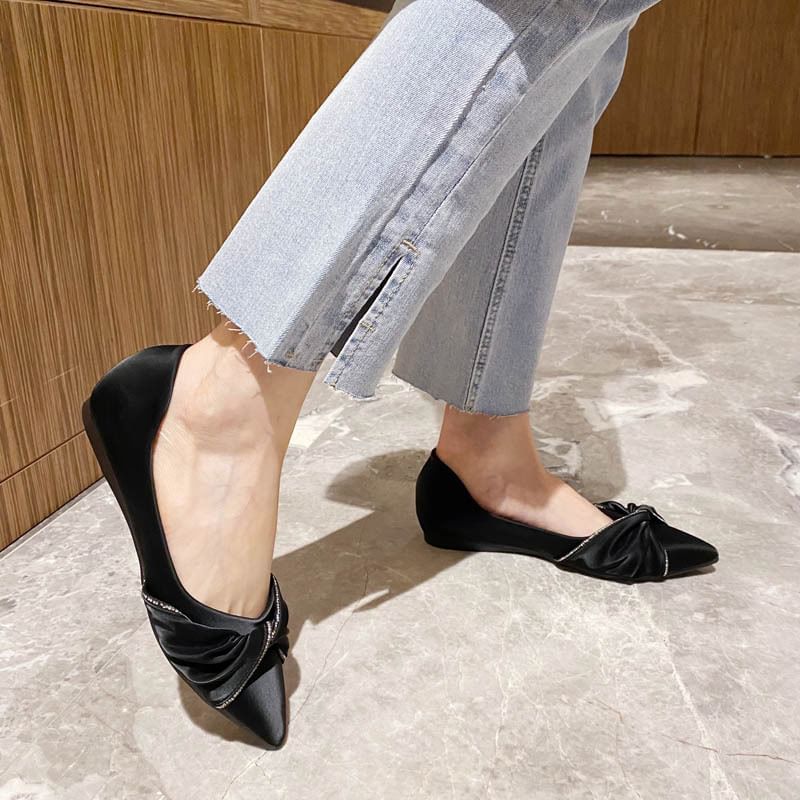 Pointed-Toe Rhinestone Flats Bow