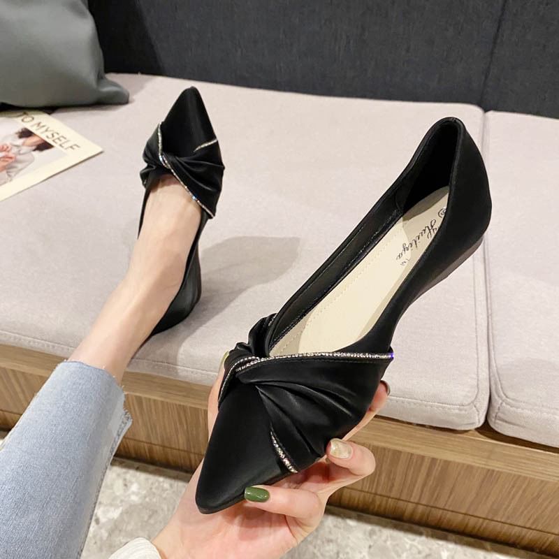 Pointed-Toe Rhinestone Flats Bow