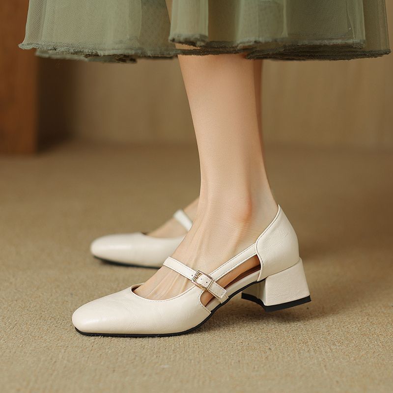 [42] Block Heel Pointy Sandals
