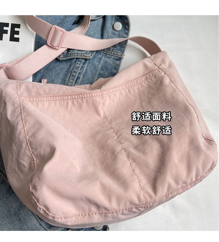 Sac à bandoulière en nylon uni avec fermeture éclair