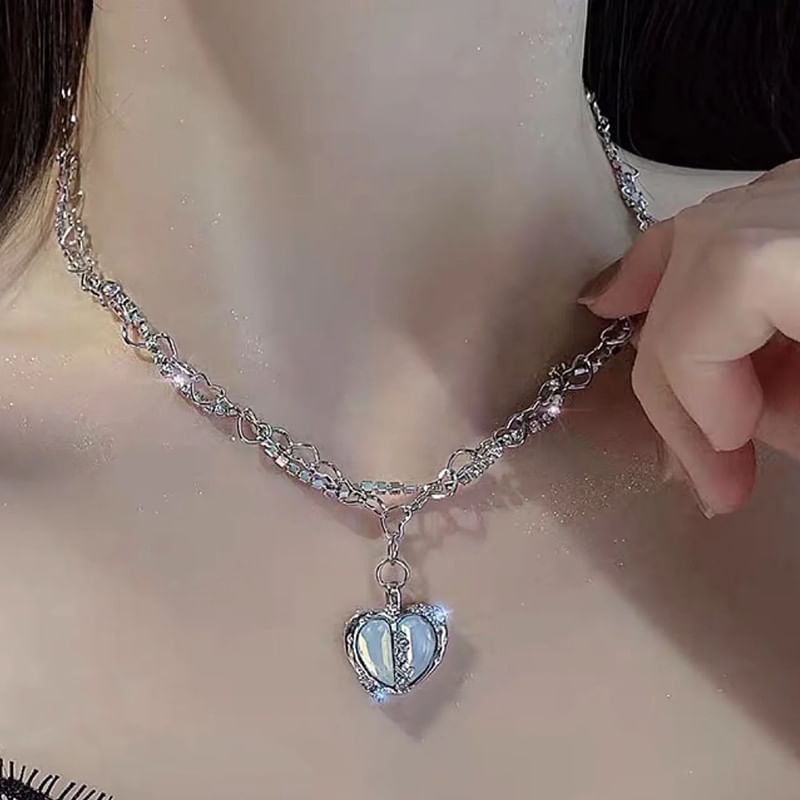 Collier pendentif en alliage avec strass en forme de cœur (différents modèles)