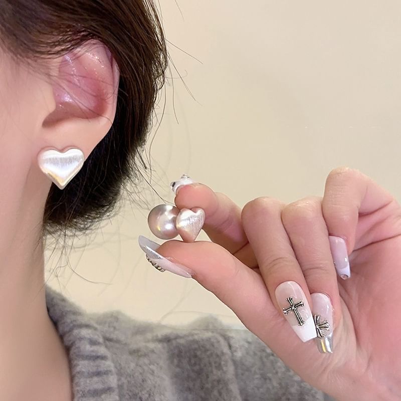 Boucle d'oreille en alliage de fausses perles brossées en forme de cœur