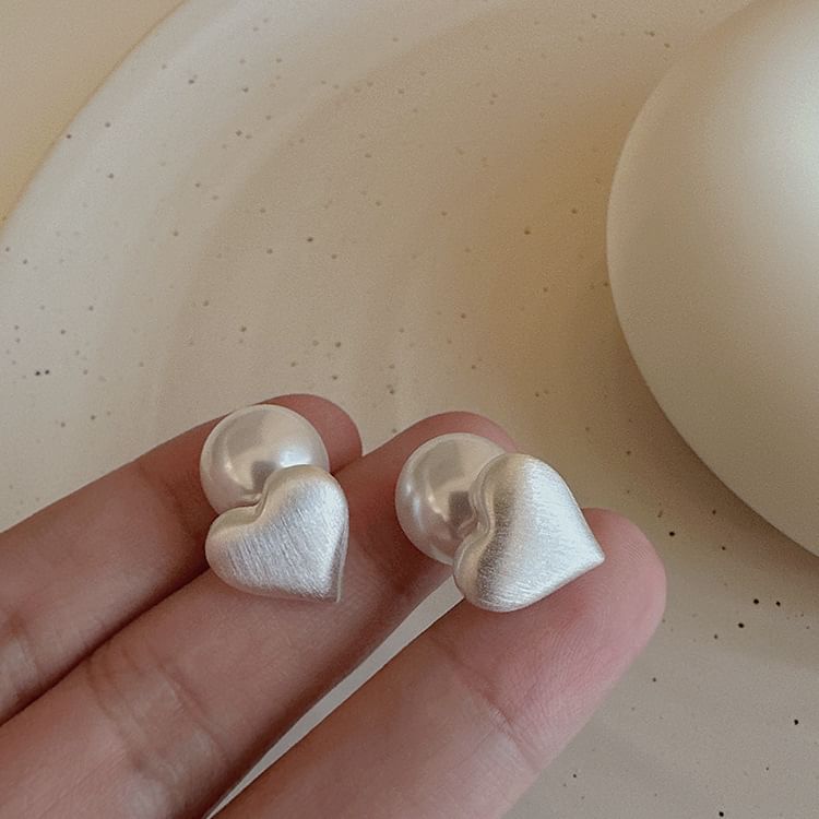 Boucle d'oreille en alliage de fausses perles brossées en forme de cœur