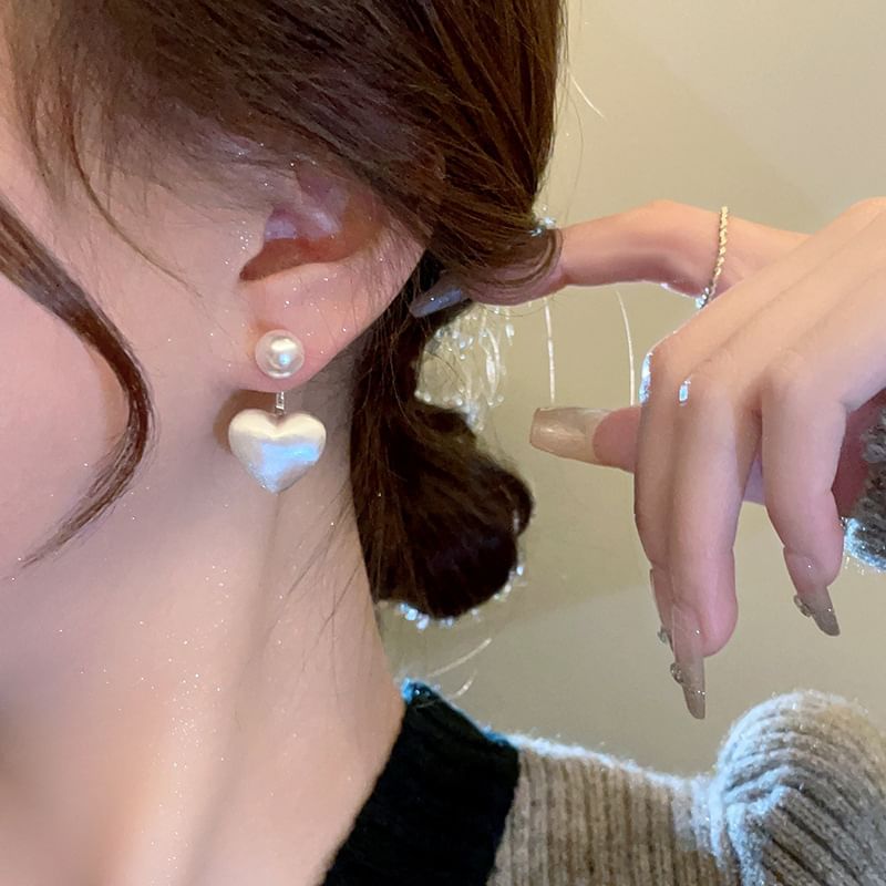 Veste d'oreille en alliage avec fausses perles en forme de cœur