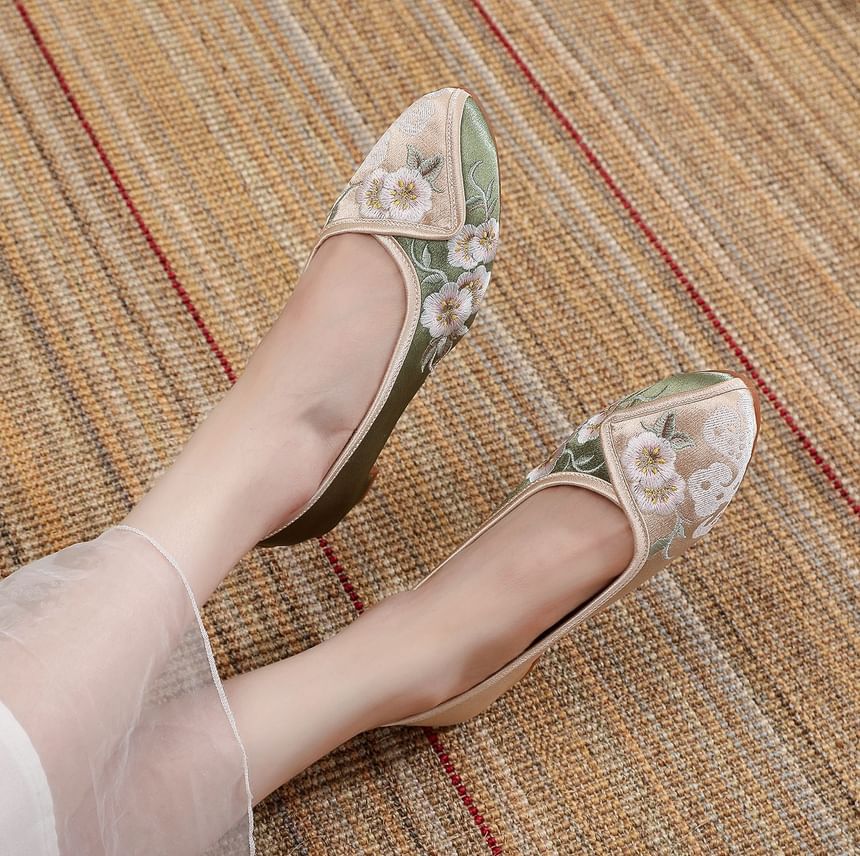 Embroidered Heel Flower Pumps Low