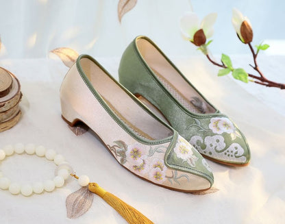 Embroidered Heel Flower Pumps Low
