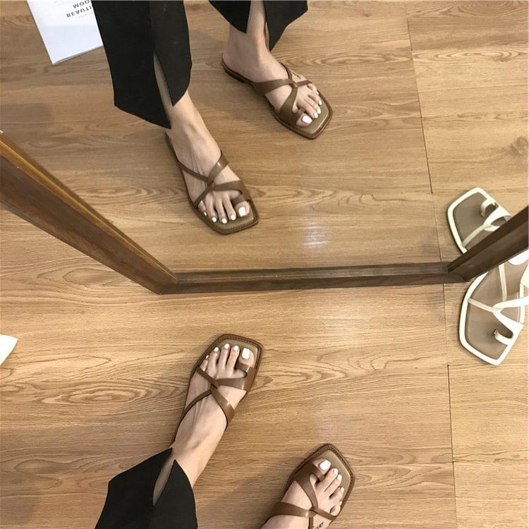 Toe Loop Flats