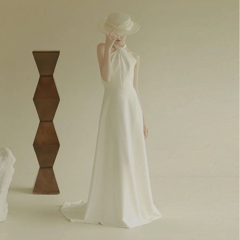 A-Line Halter Plain Neck Gown Wedding