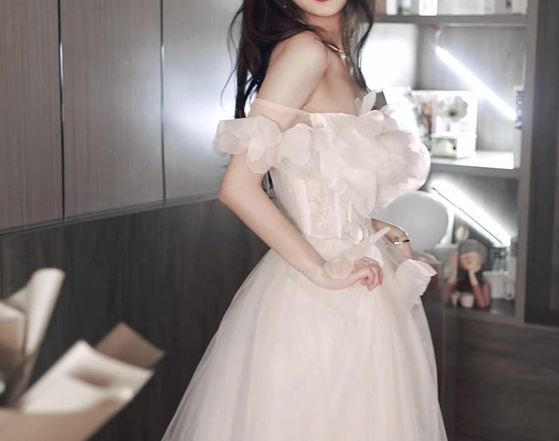 Short-Sleeve Off Shoulder Plain Petal Mesh A-Line Wedding Gown
