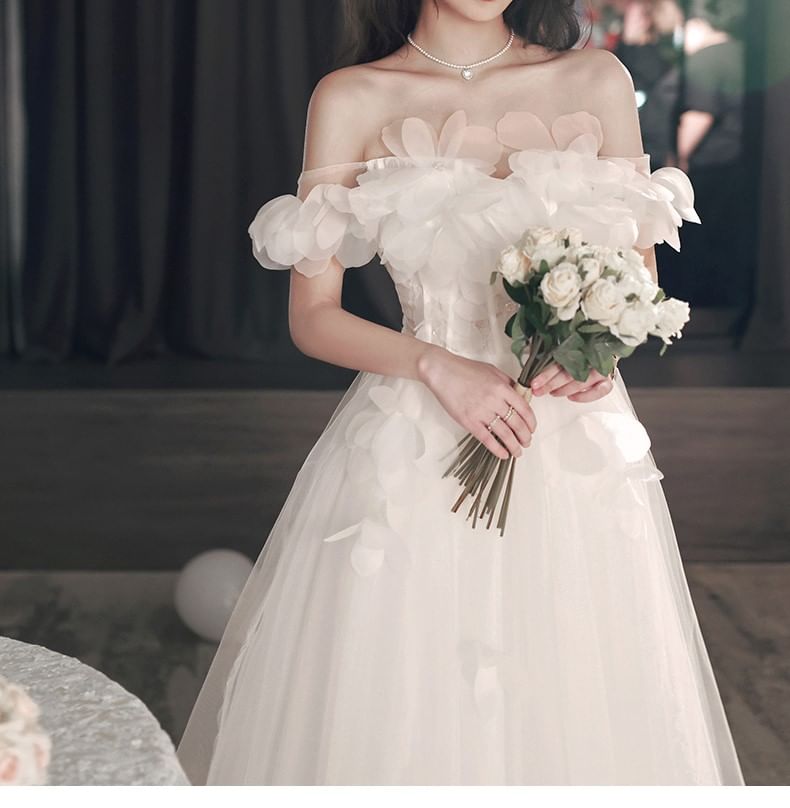Short-Sleeve Off Shoulder Plain Petal Mesh A-Line Wedding Gown
