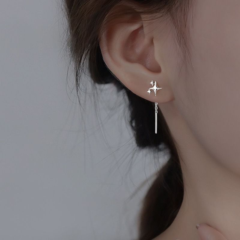 Boucle d'oreille asymétrique en alliage avec étoile