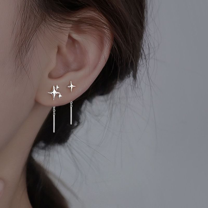 Boucle d'oreille asymétrique en alliage avec étoile