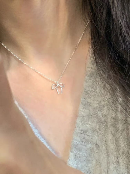 Halskette aus Legierung mit Schleife-Anhänger