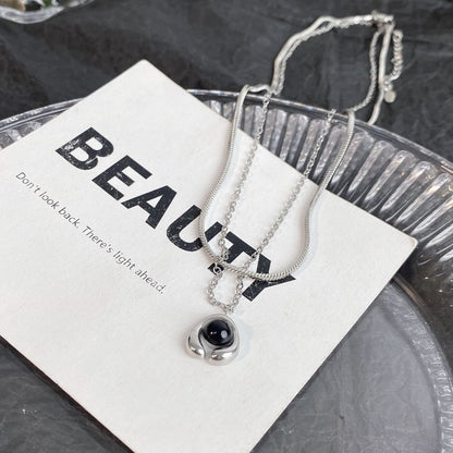 Mehrreihige Halskette mit Edelsteinanhänger