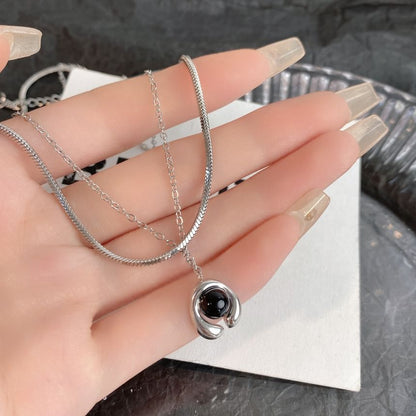 Mehrreihige Halskette mit Edelsteinanhänger